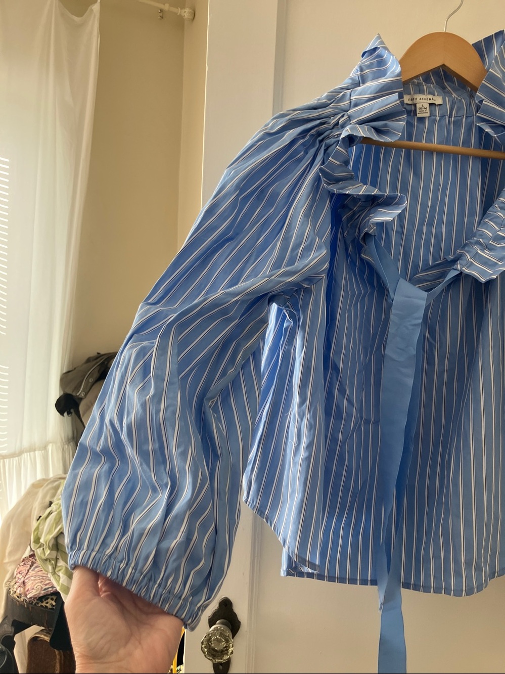 Free Assembly blouse - Picture 4 of 5
